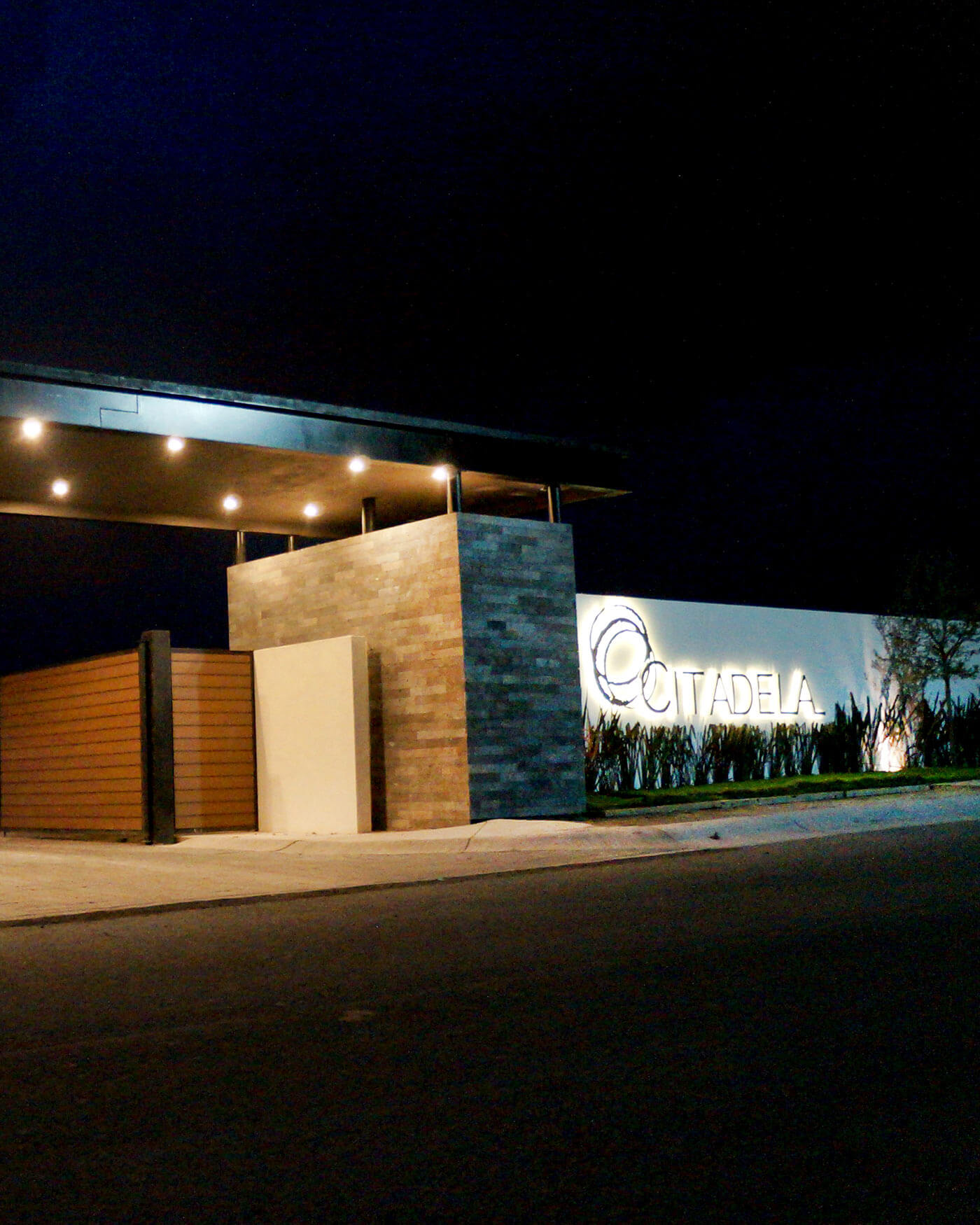 mcompany fachada en luks townhouses